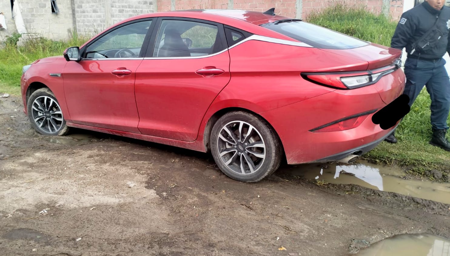 En operativo de seguridad, Policía de Chiautempan recupera vehículos con reporte de robo con violencia en Tezoquipan